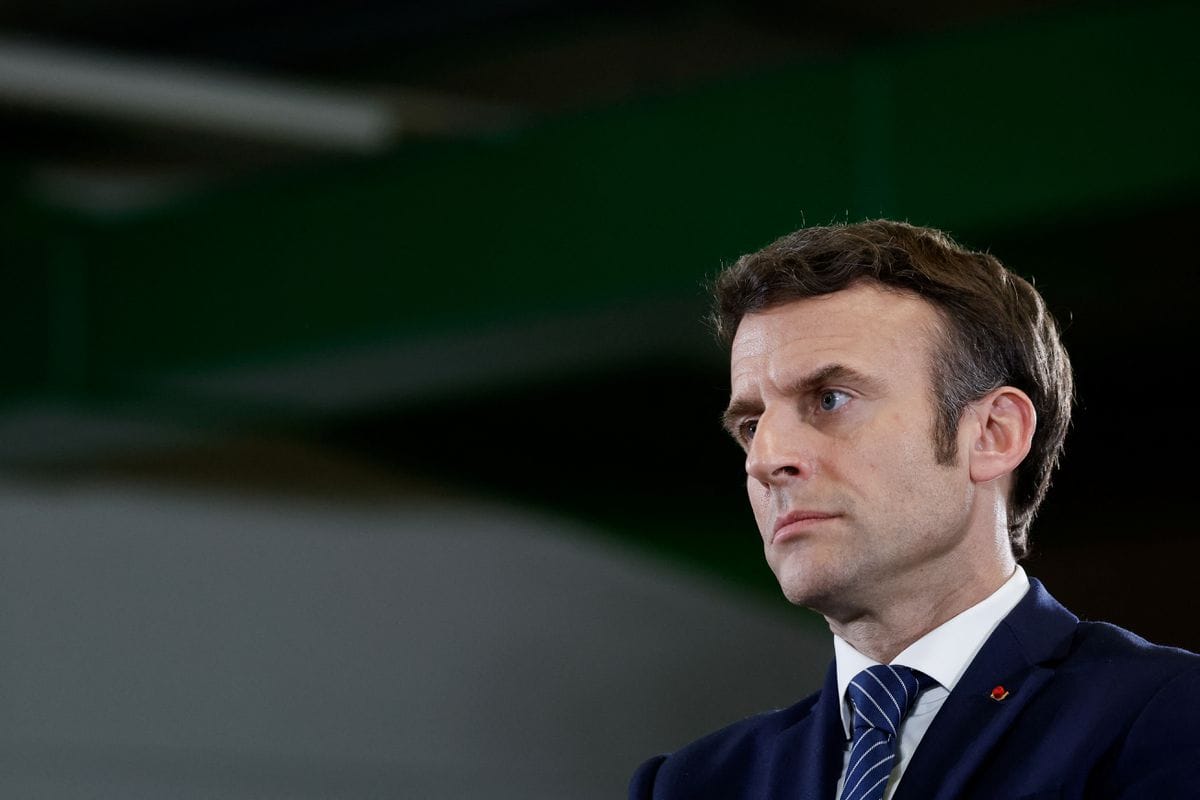 Макрон заявил, что России придется ответить за преступления в Буче, а Шольц обсудит с партнерами новые санкции
