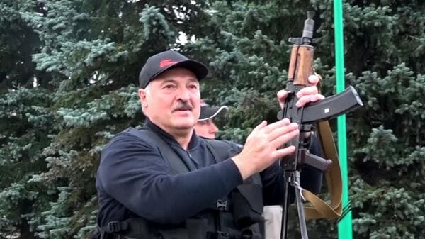 Лукашенко рассказал, зачем позвал вагнеровцев в Беларусь: «Расскажут про оружие: какое хорошее, какое нет, как наступать и обороняться»