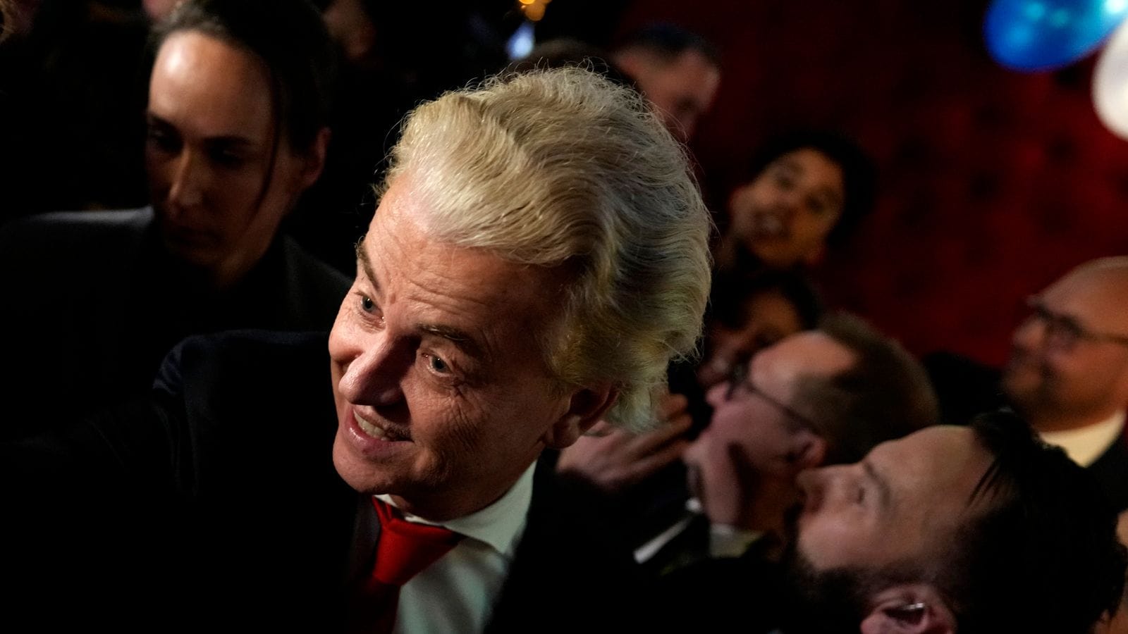 Крайне правая Партия свободы (PVV) Герта Вилдерса лидирует на внеочередных парламентских выборах в Нидерландах — экзитпол Ipsos