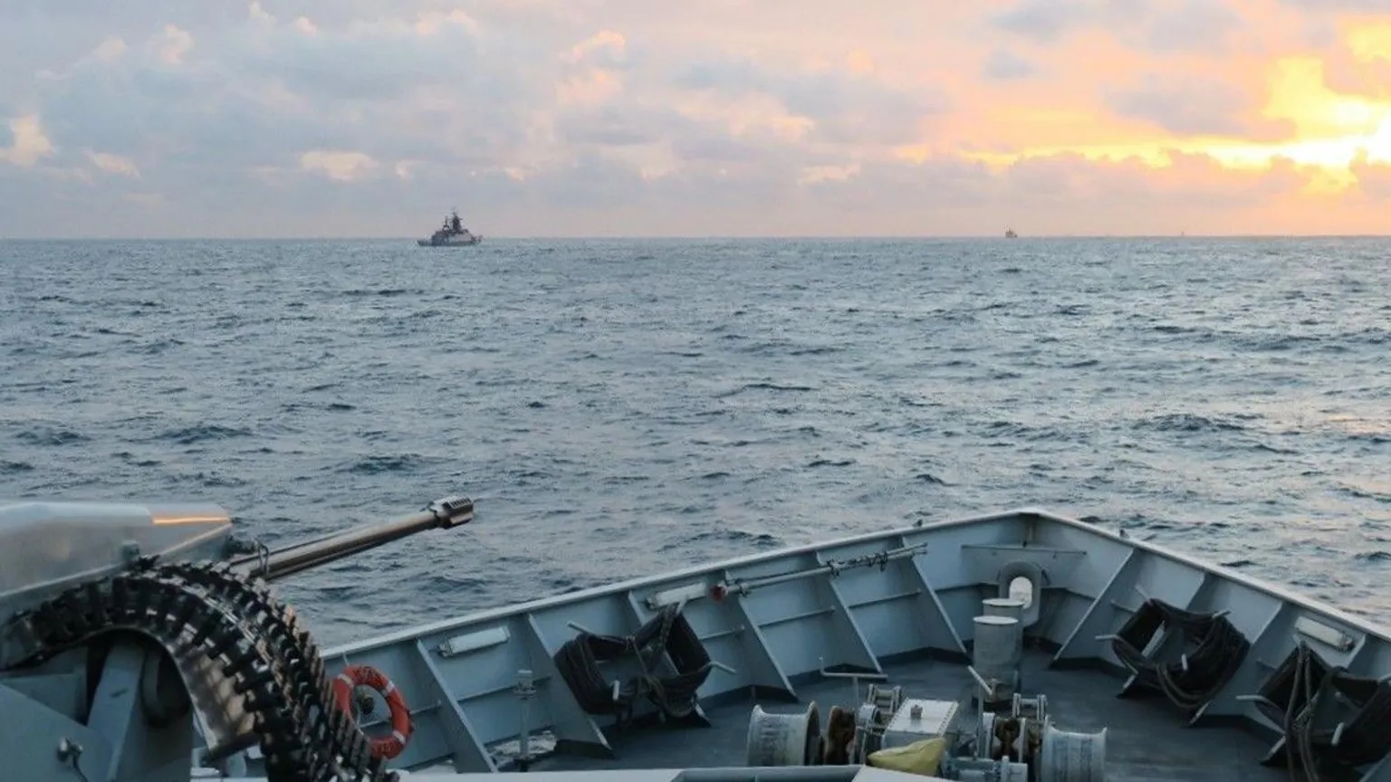 Корвет «Стойкий», вид с борта HMS Severn. Фото: Минобороны Великобритании